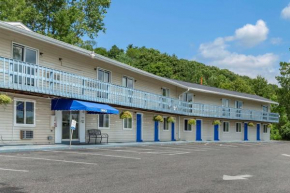 Гостиница Econo Lodge Lee - Great Barrington  Ли